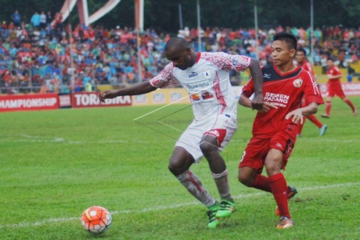 Persipura Jayapura kalahkan Semen Padang 2-0 