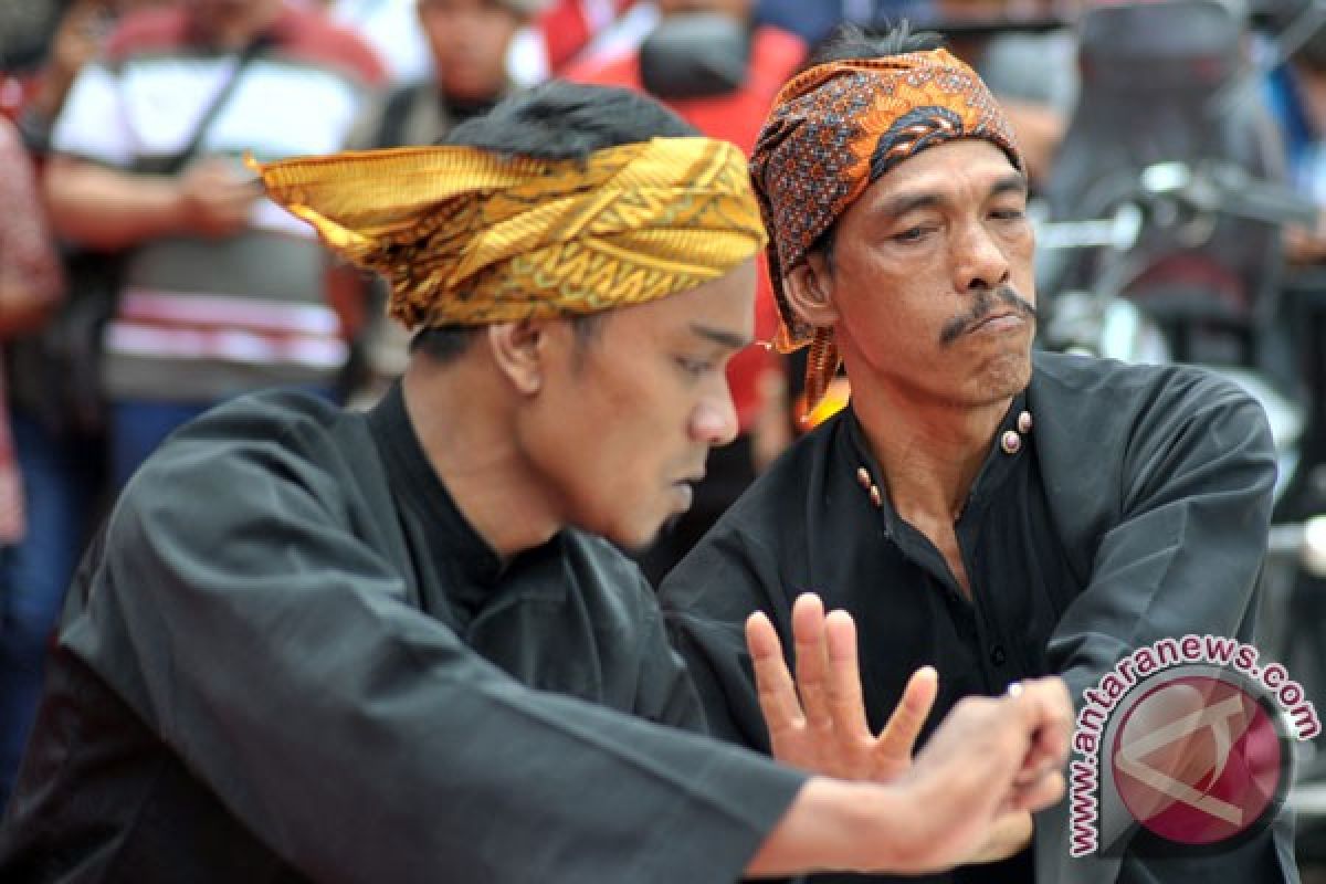 Seniman Piaman himpun donasi untuk penderita kanker