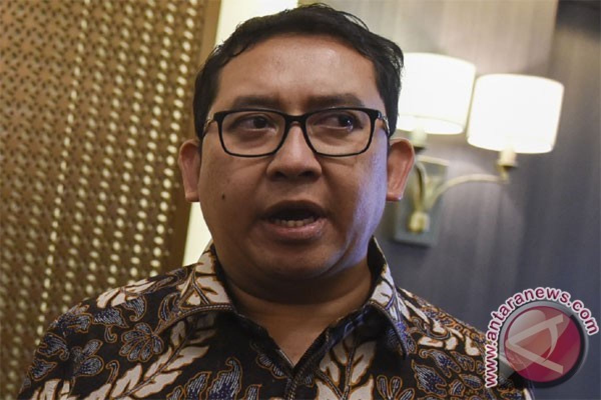 Fadli Zon: Nusron Wahid harus Mundur dari Kepala BNP2TKI