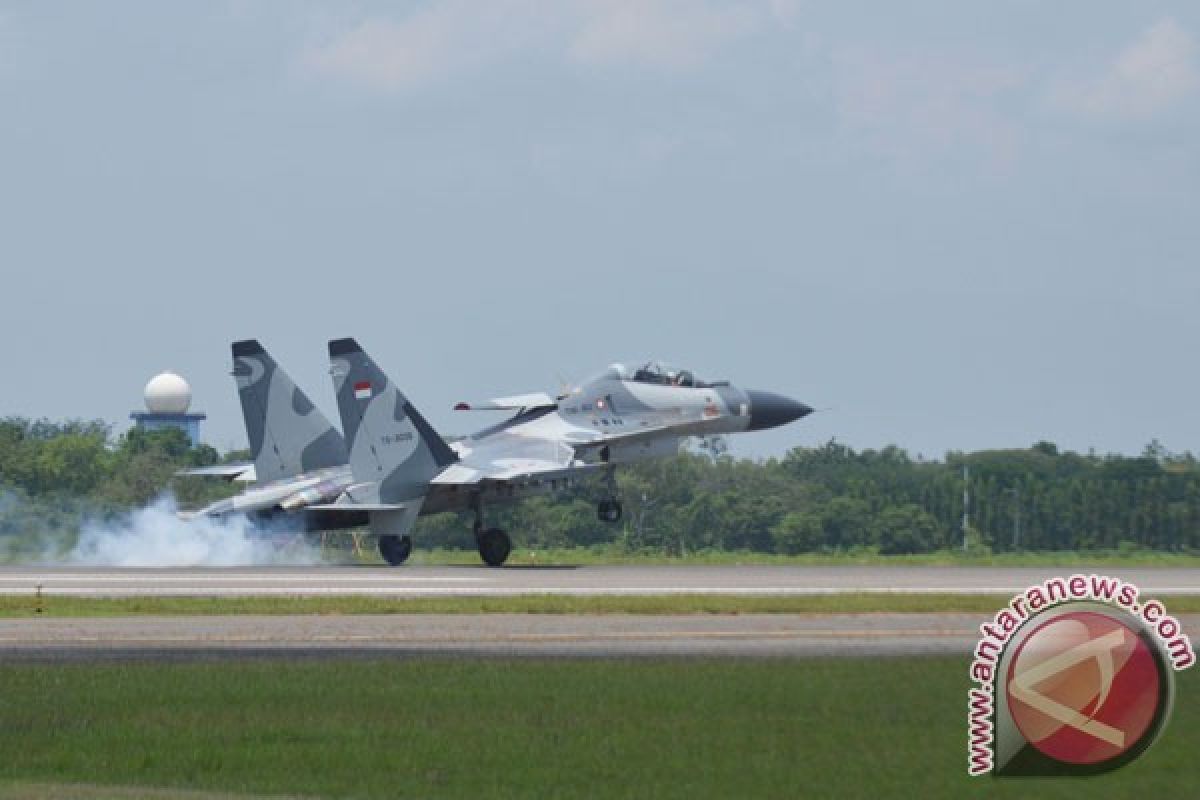 Lima Sukhoi Su-27/30MKI siaga di Batam untuk Angkasa Yudha 2016