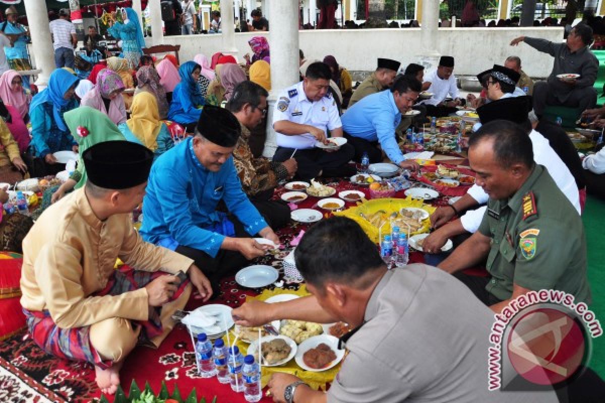 Wagub Babel Minta Masyarakat Lestarikan Tradisi Nganggung