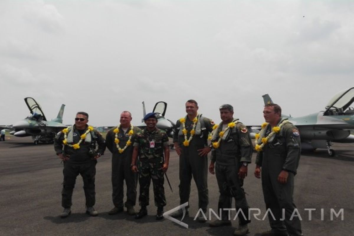 Lima Pesawat Tempur F-16 Hibah Tiba di Magetan