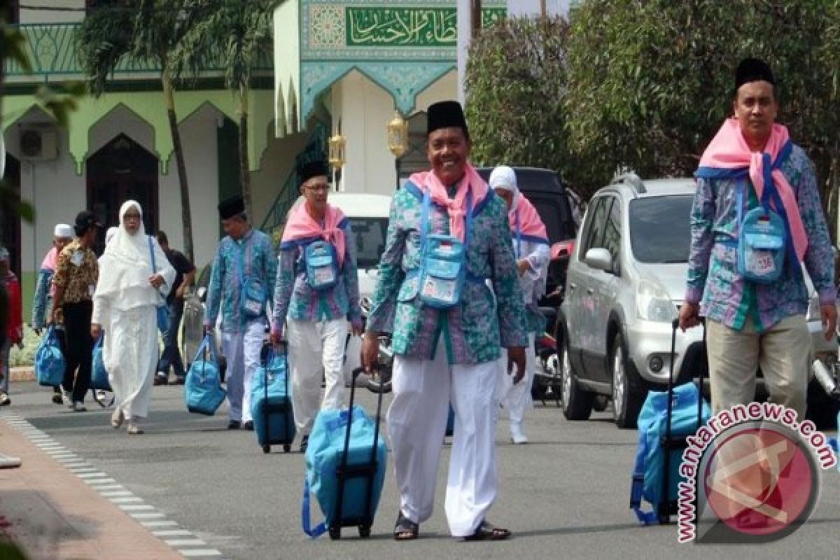 1,555 Hajj Pilgrims of Padang Debarkation Arrived in Indonesia