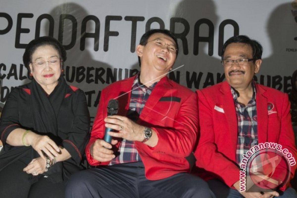 Megawati Dampingi Ahok-Djarot Daftar Di KPU Jakarta