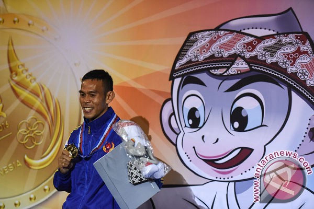 PON 2016 - Karateka Suryadi hadiahkan emas pertama untuk Lampung