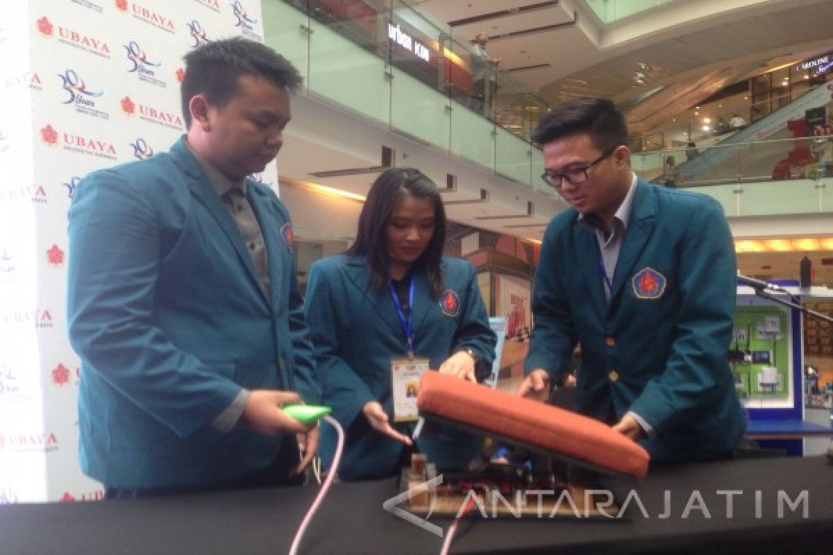 Mahasiswa Ubaya Ciptakan Alat Bantu Berdiri Manula