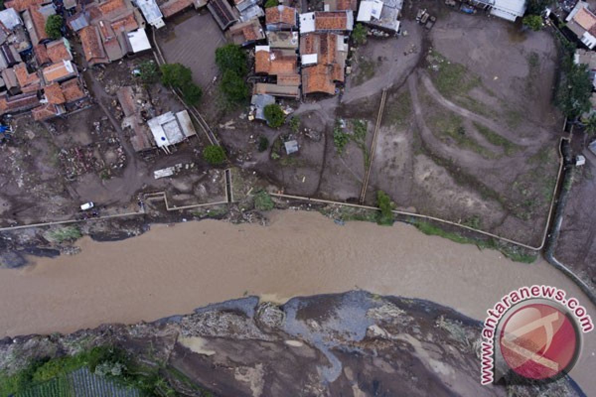 Banjir landa Cikajang kawasan hulu sungai Cimanuk Garut