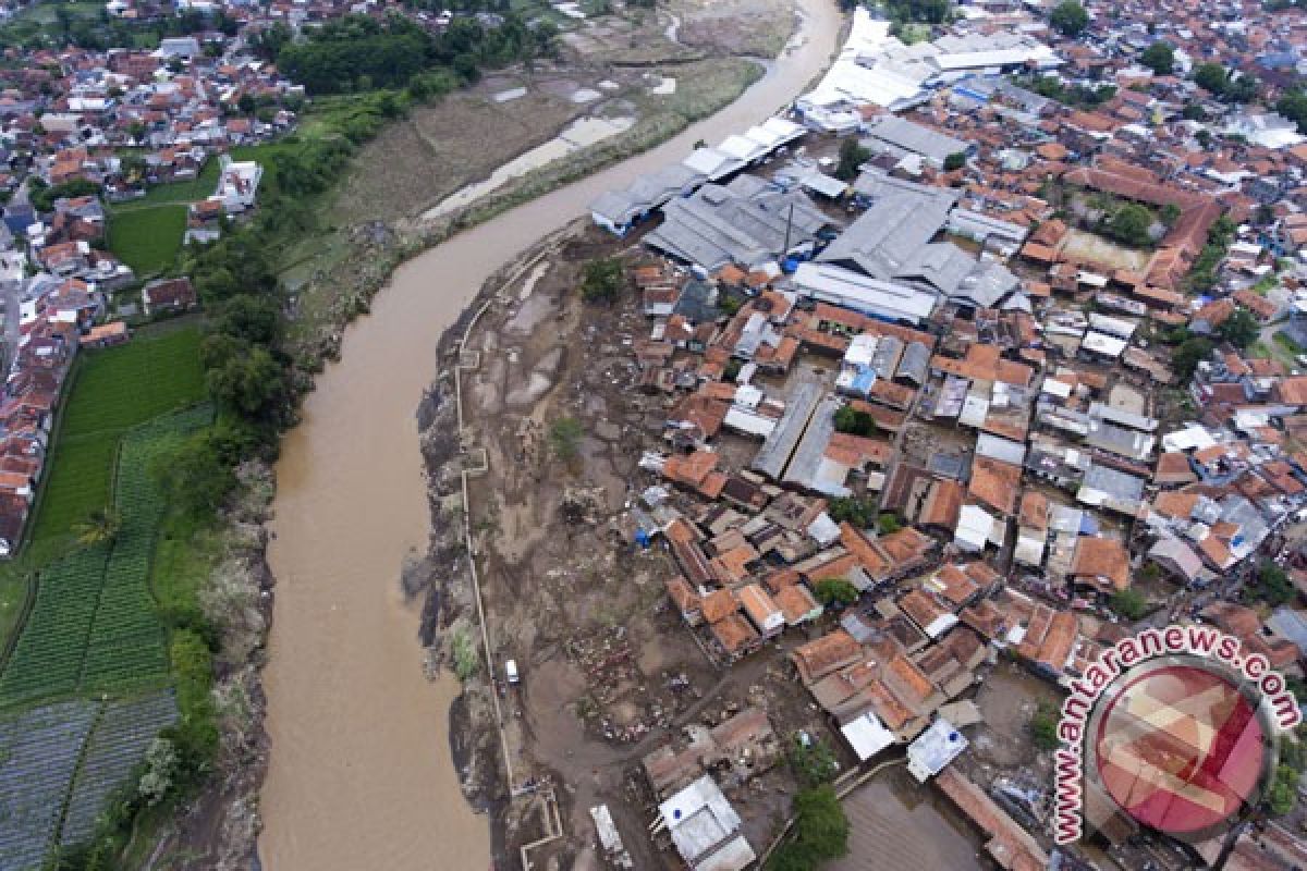 Banjir Garut, ternyata Sungai Cimanuk rusak di empat wilayah