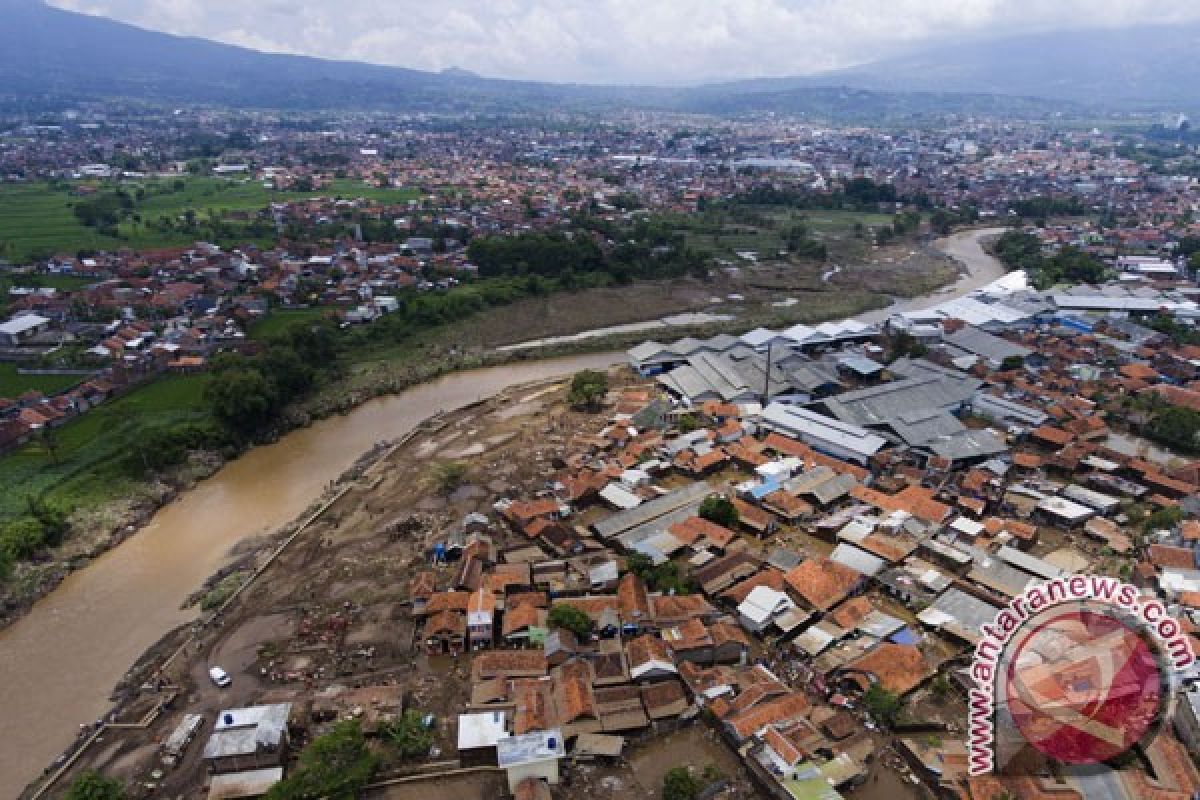 Banjir Garut sebabkan 26 meninggal dan 23 hilang