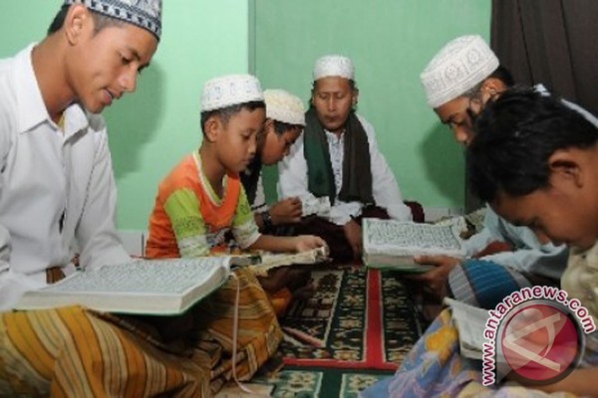 Pemprov Kalsel Akan Bayar Gaji Guru Honorer 