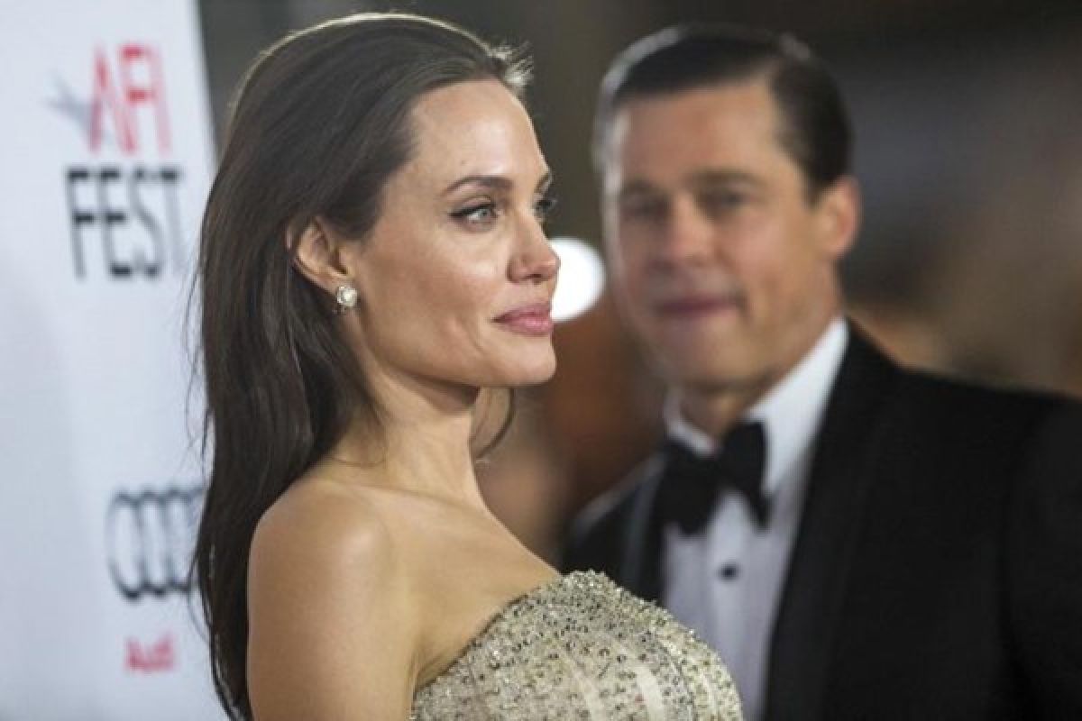 Cinta Angelina Jolie hanya untuk Brad Pitt