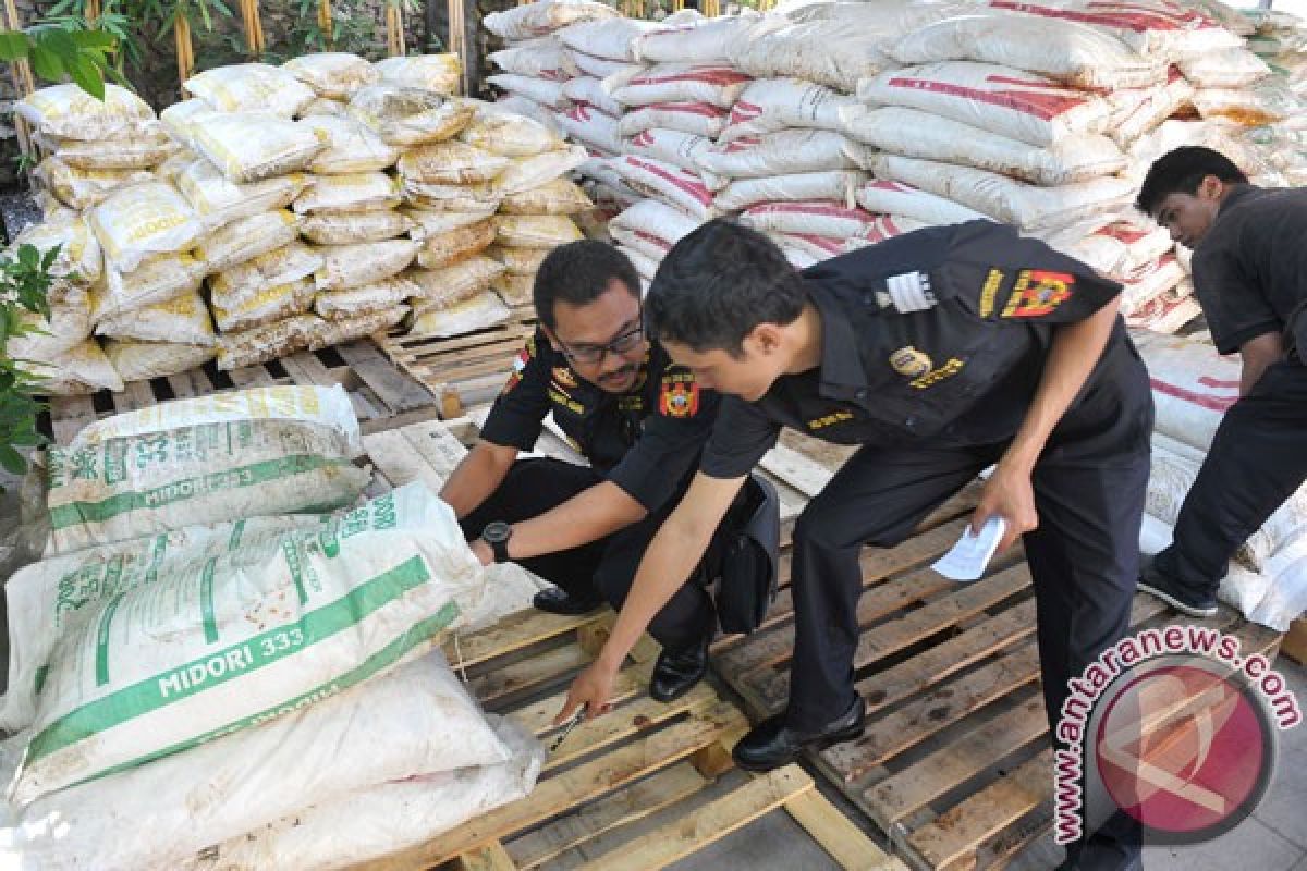 Bali customs foil smuggling attempt of ammonium nitrate from Malaysia