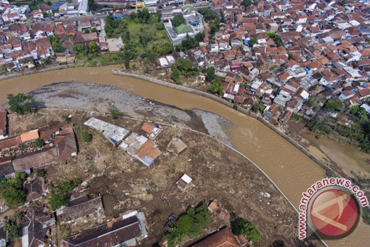 Korban banjir Garut berharap pemerintah menyediakan pekerjaan
