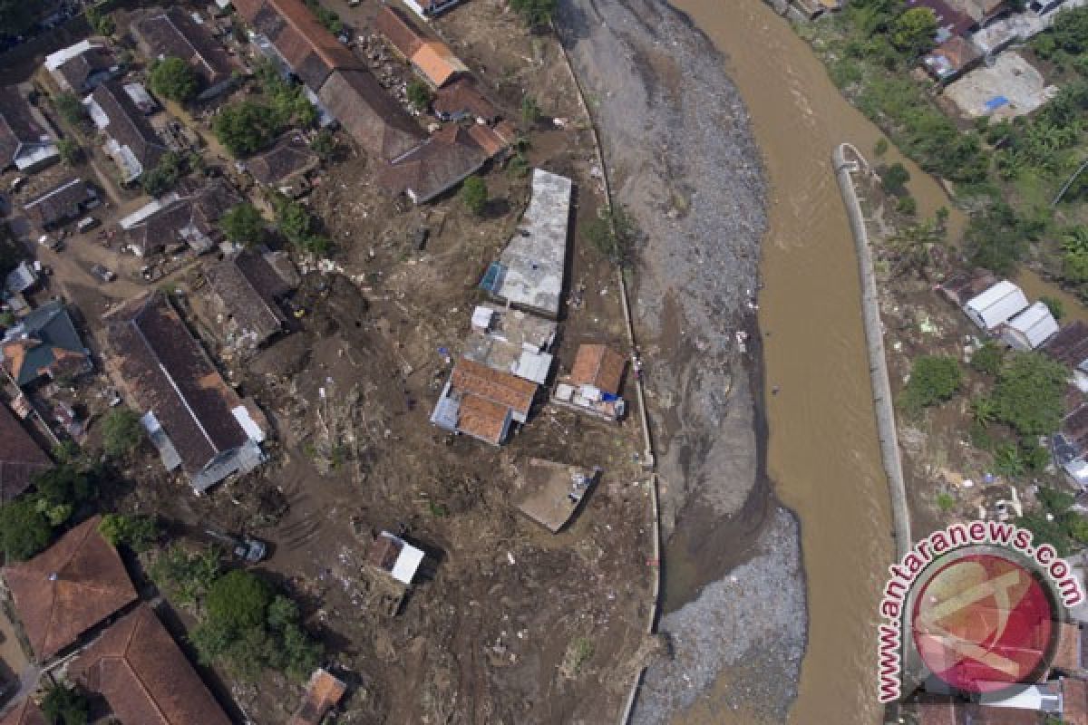 Banjir rusak belasan rumah penduduk di Garut