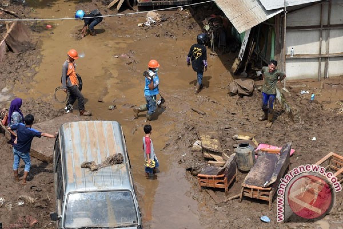 Makassar berdoa untuk korban banjir Garut