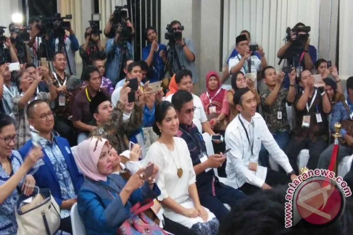 Annisa Pohan dampingi Agus daftarkan diri Pilgub DKI 