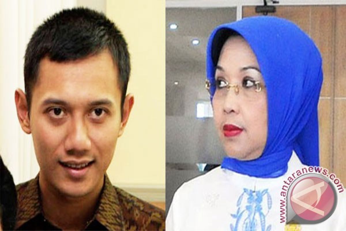Agus Harimurti digandeng istri Annisa Pohan bersama Sylviana datangi KPU DKI Jakarta