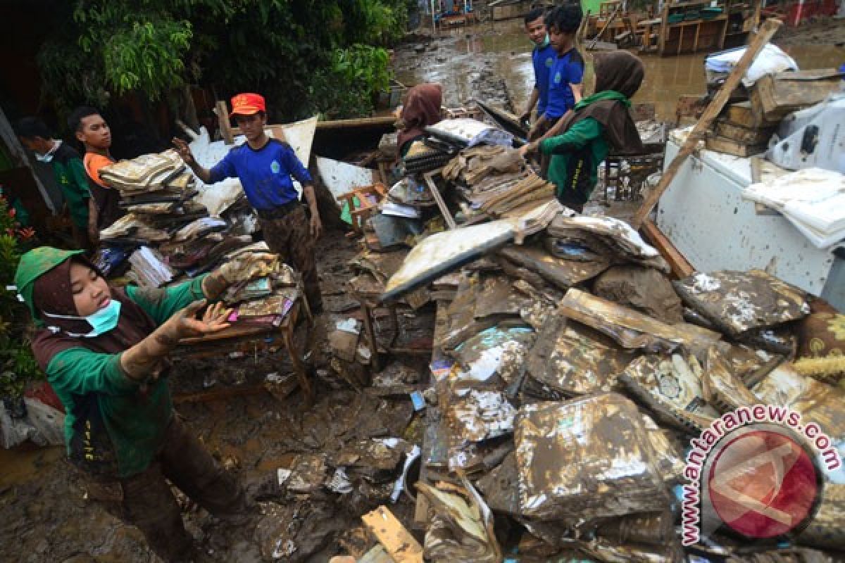 2.200 anak sekolah jadi korban banjir bandang Garut