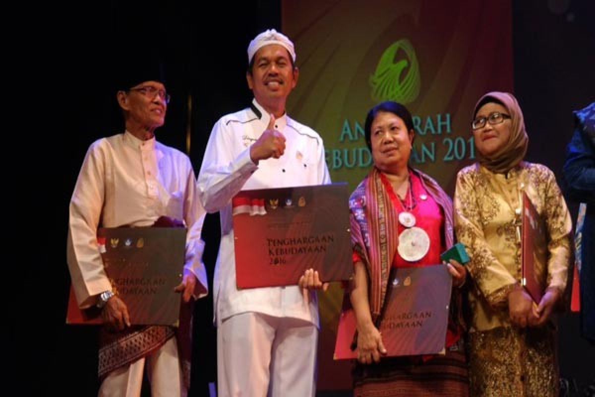 Bupati Purwakarta Raih Penghargaan Kebudayaan Dari Kemendikbud