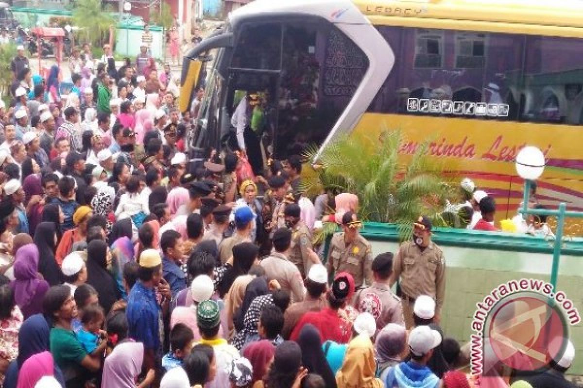 Bupati Paser Sambut Kedatangan Haji