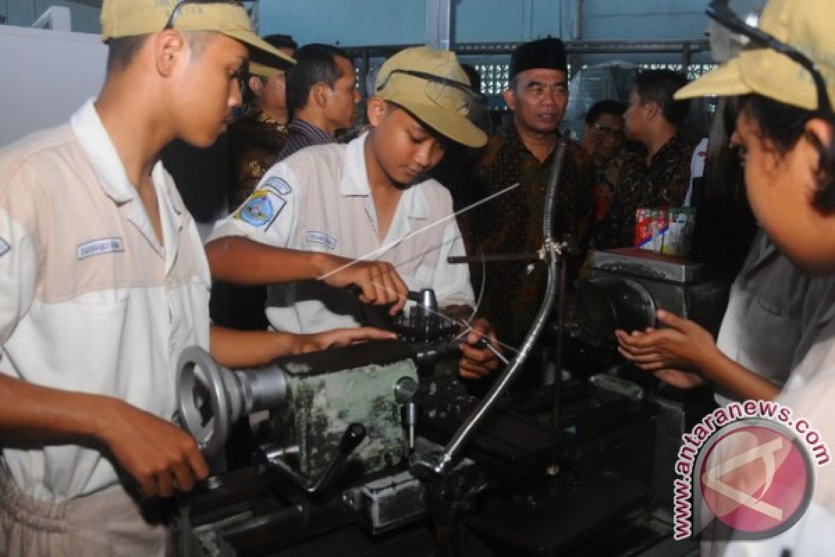 Mendikbud Resmikan Sekolah Pariwisata di Pariaman  