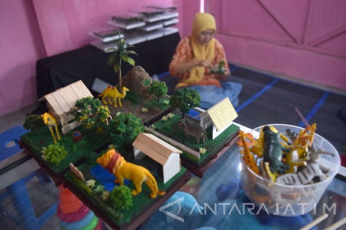 Diorama Kebun Binatang