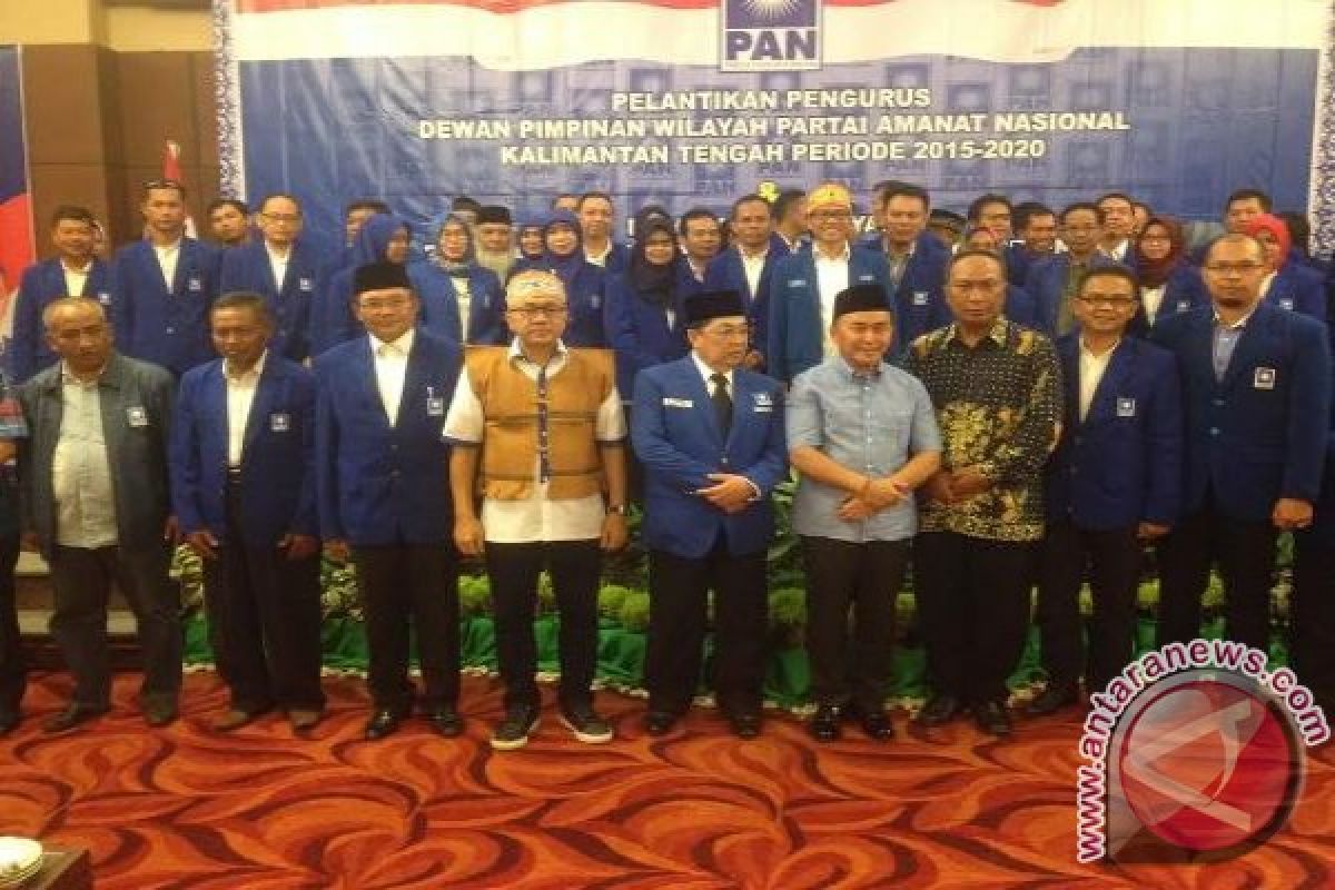 Ketum PAN Zulkifli Hasan Lantik Darwan-Diran Pimpin PAN Kalteng