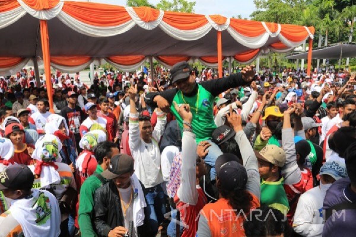 Ratusan Petugas Lapangan Meriahkan Pesta Cak Koen di Surabaya