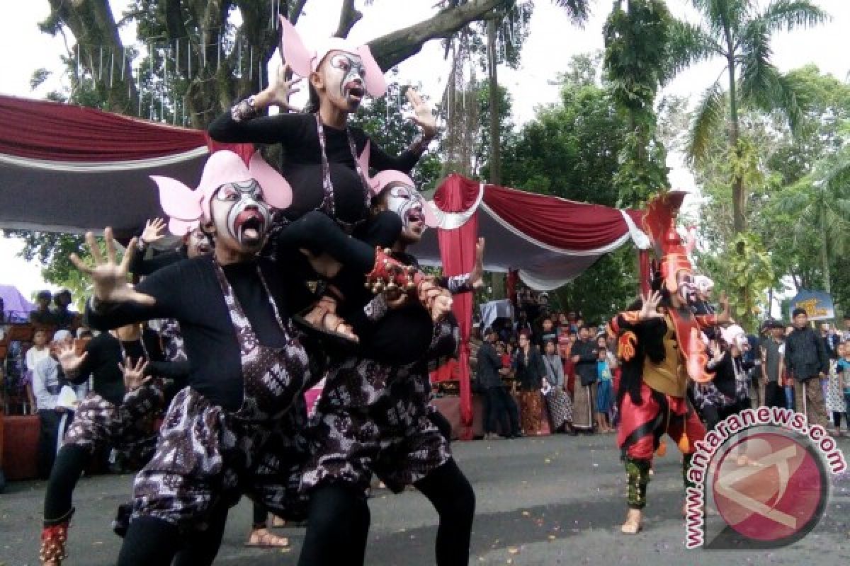 "Kembang Sakura" terbaik Pelangi Budaya Bumi Merapi