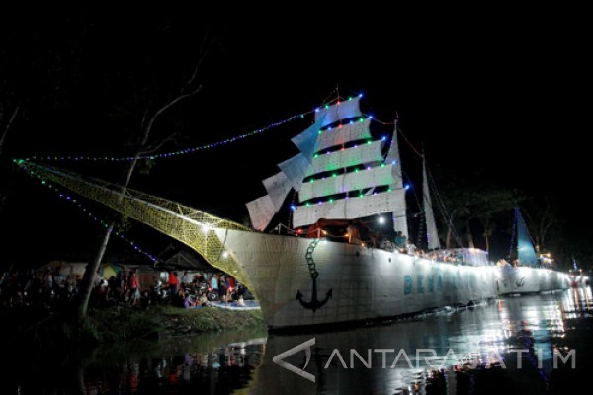 Replika KRI Dewaruci Ramaikan Festival Kanal Banyuwangi