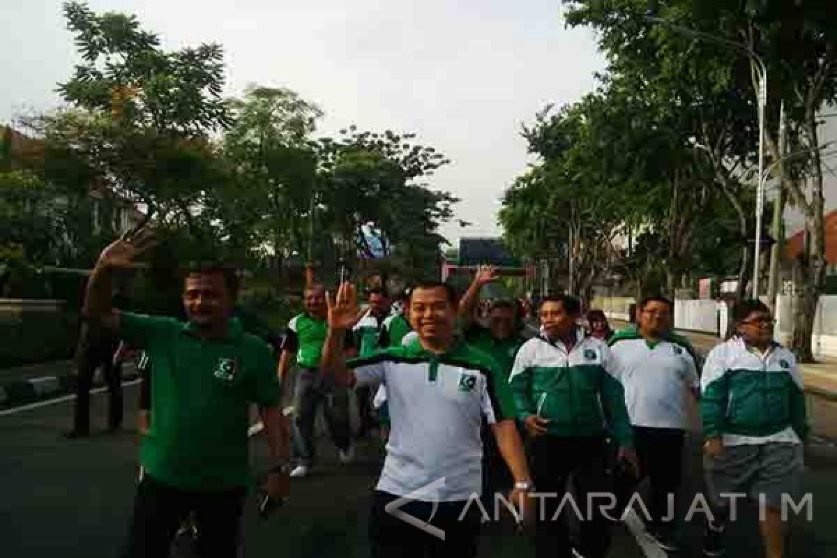 KAHMI Jatim Gelar Jalan Sehat di Surabaya