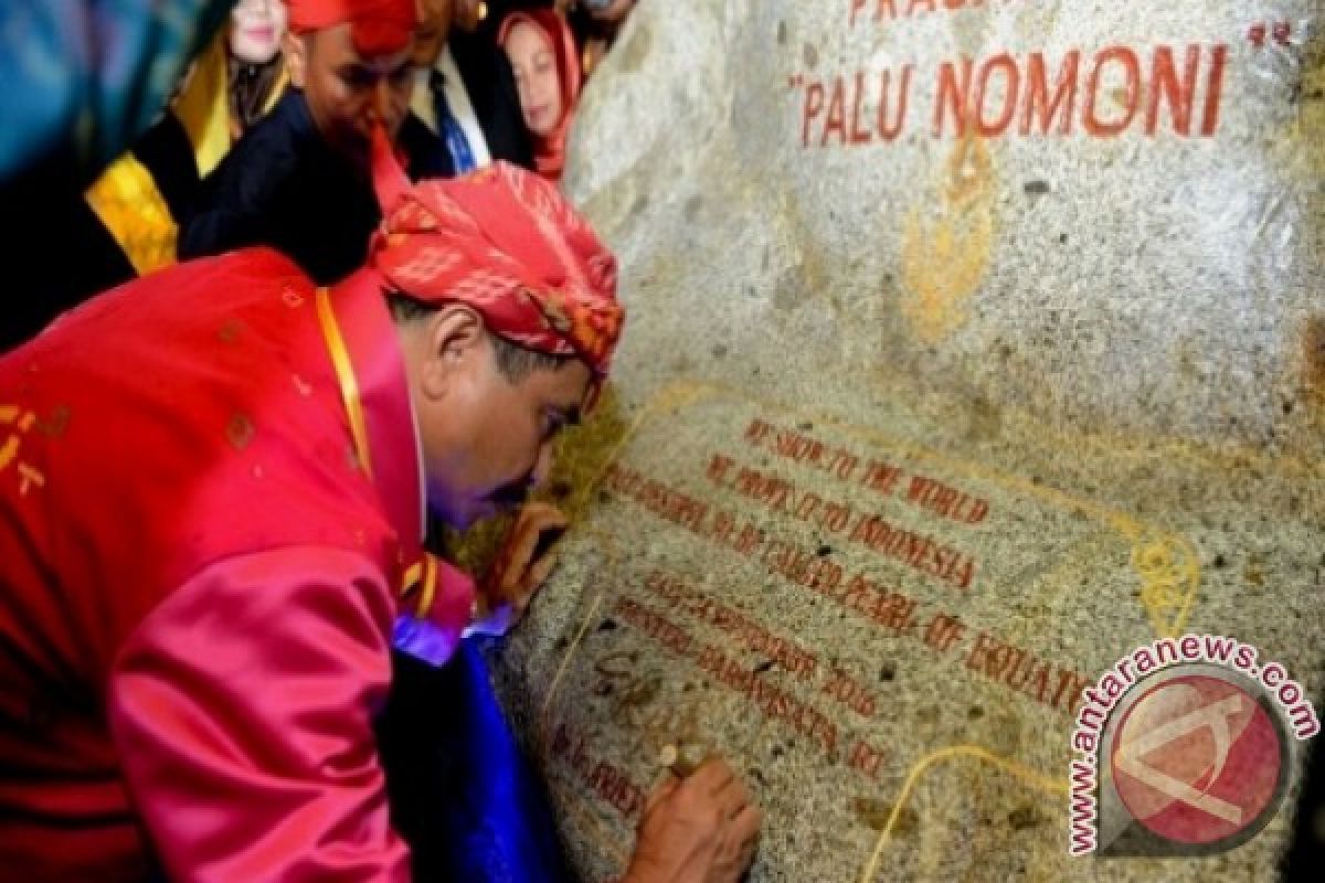 Menteri Pariwisata Tandatangani Prasasti Festival Palu Nomoni