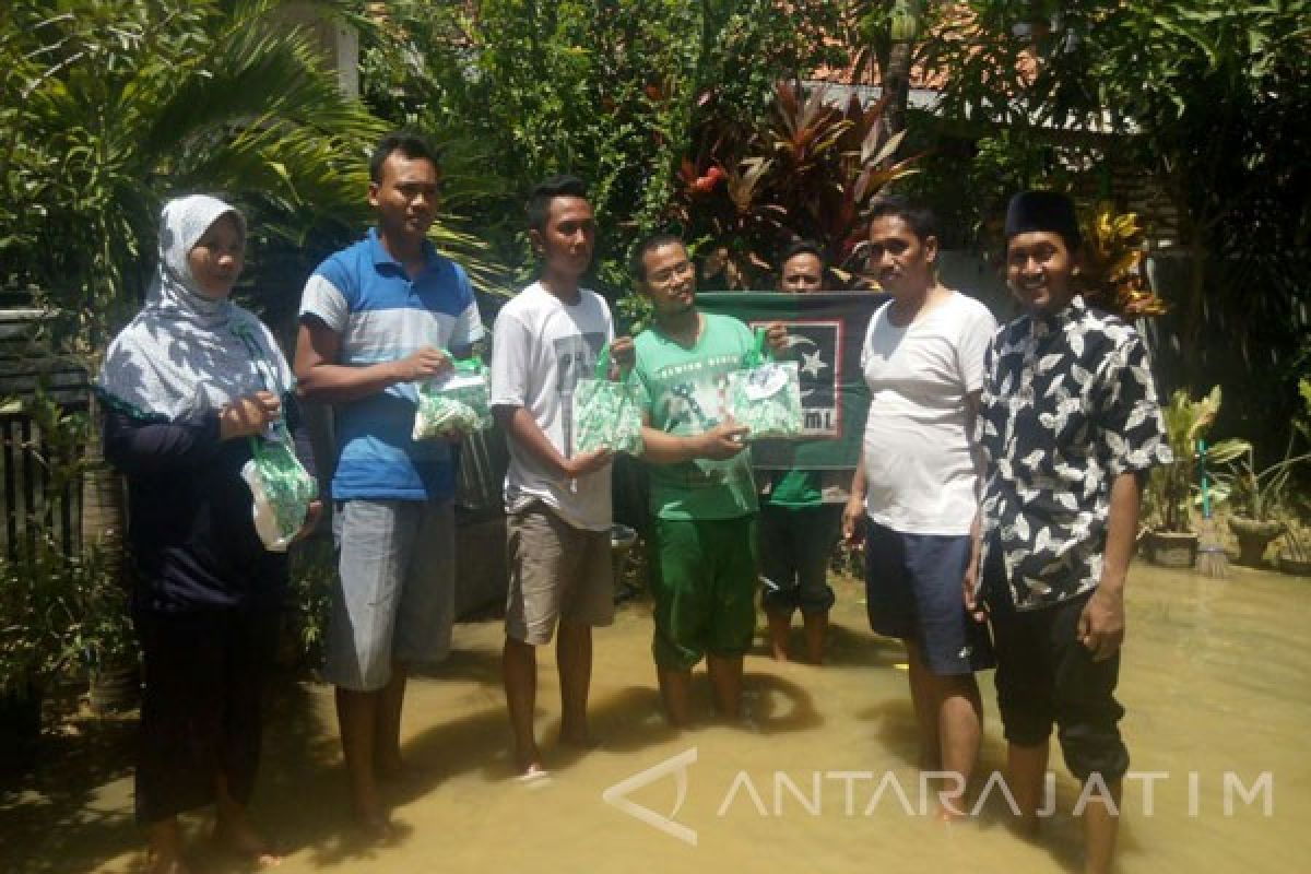 Kahmi Sampang Salurkan Bantuan pada Korban Banjir