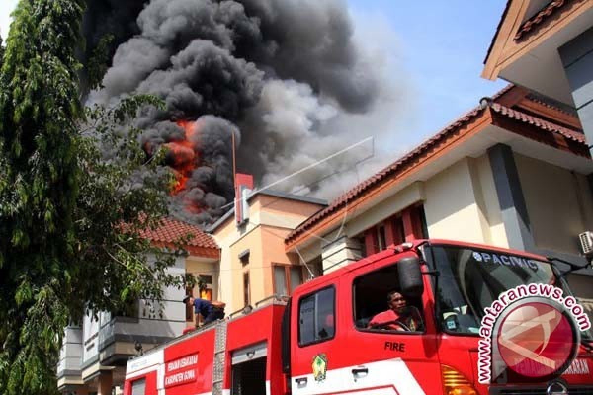 Kisruh Perda LAD Gedung DPRD Gowa Dibakar