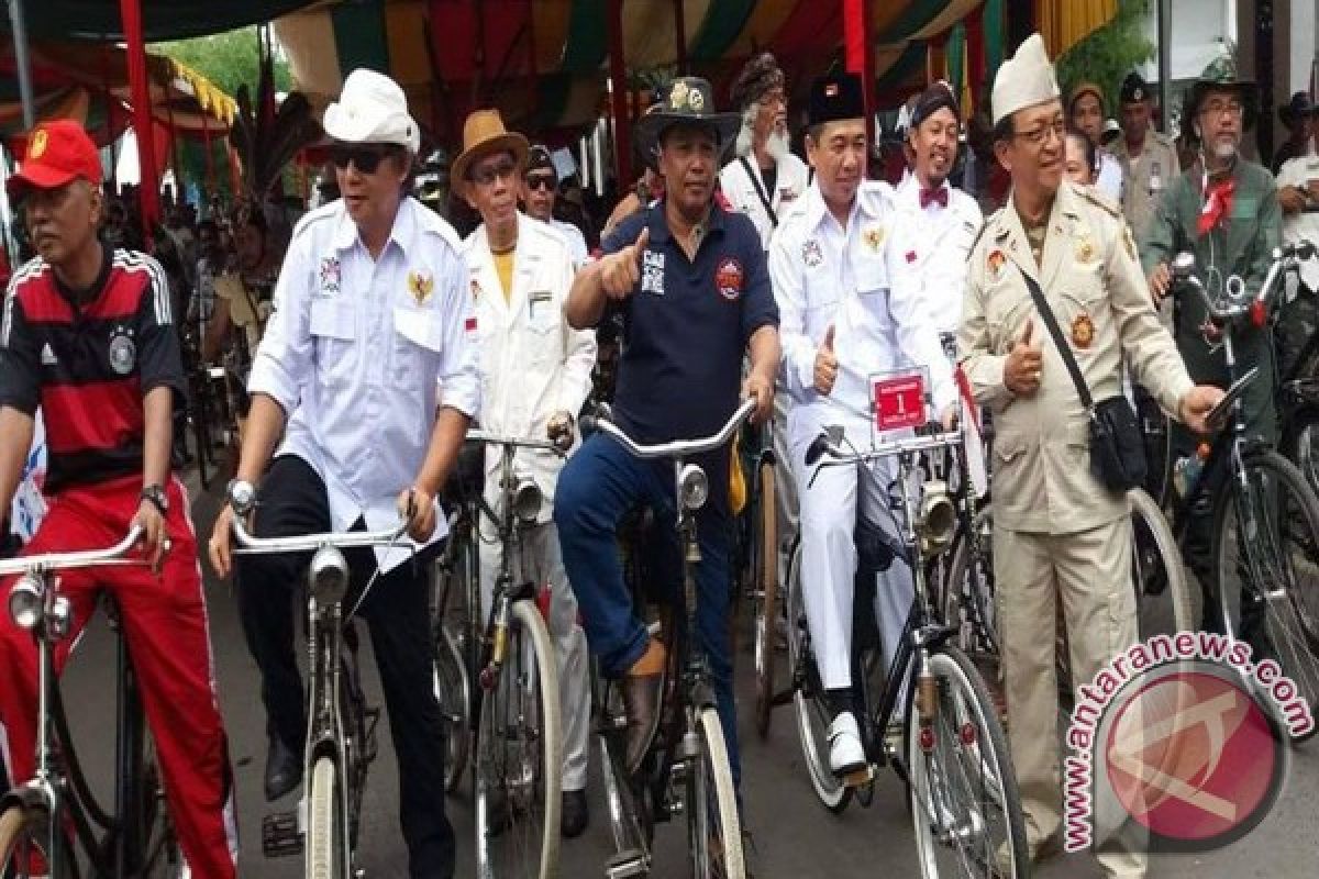 Mayor Leads Ontel Nusantara Parade