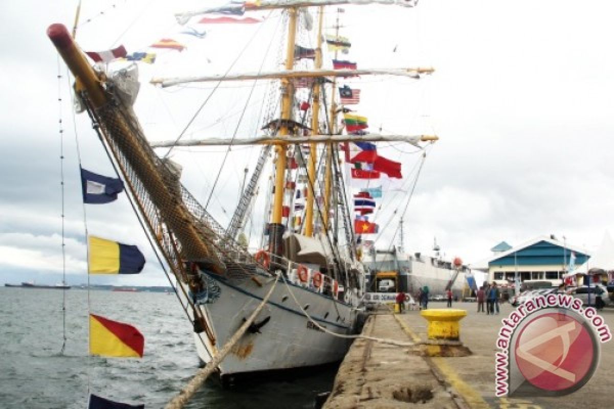 Dewa Ruci Ship Carries ASEAN Cadets