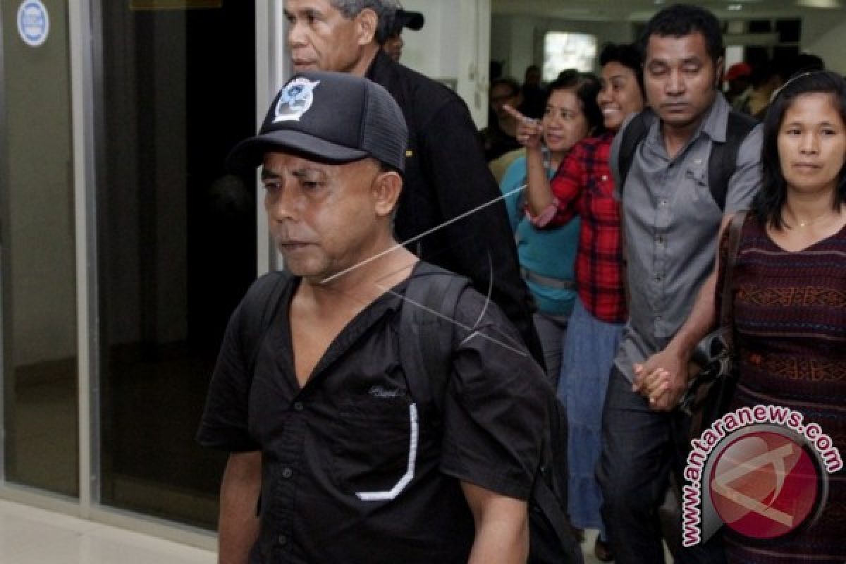 Indonesian Hostages Return to Their Families