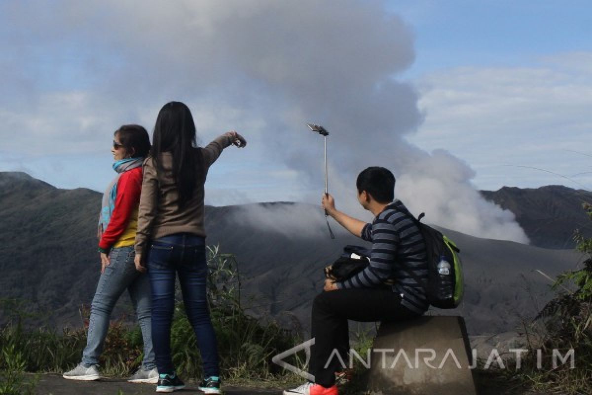 TNBTS Larang Wisatawan Tahun Baruan di Kawah Bromo