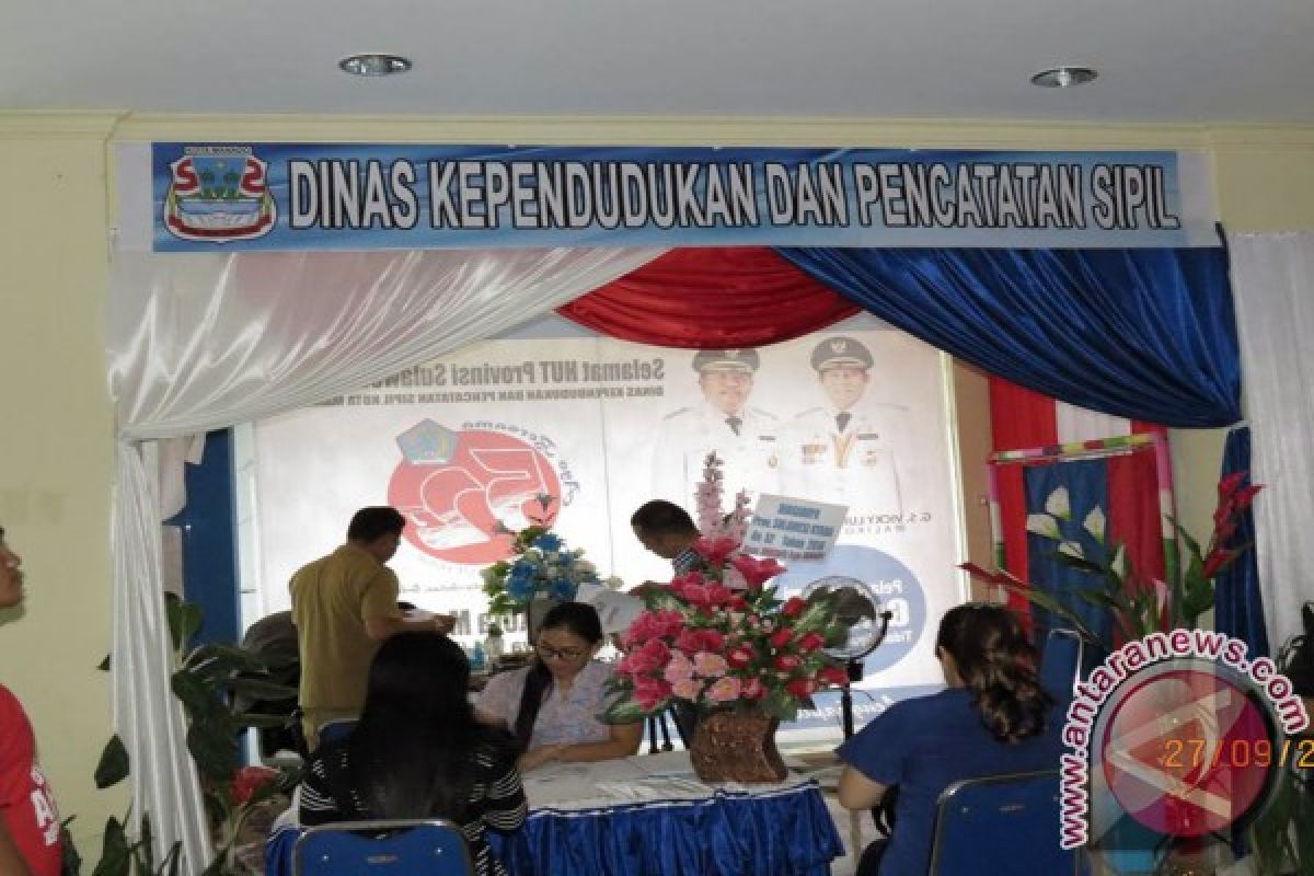 Disdukcapil Layani Rekam Data E-KTPSaat Pameran 