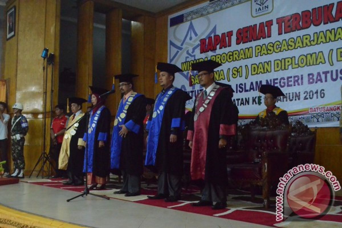 Mewisuda 487 Lulusan, Alumni Siap Besarkan IAIN Batusangkar