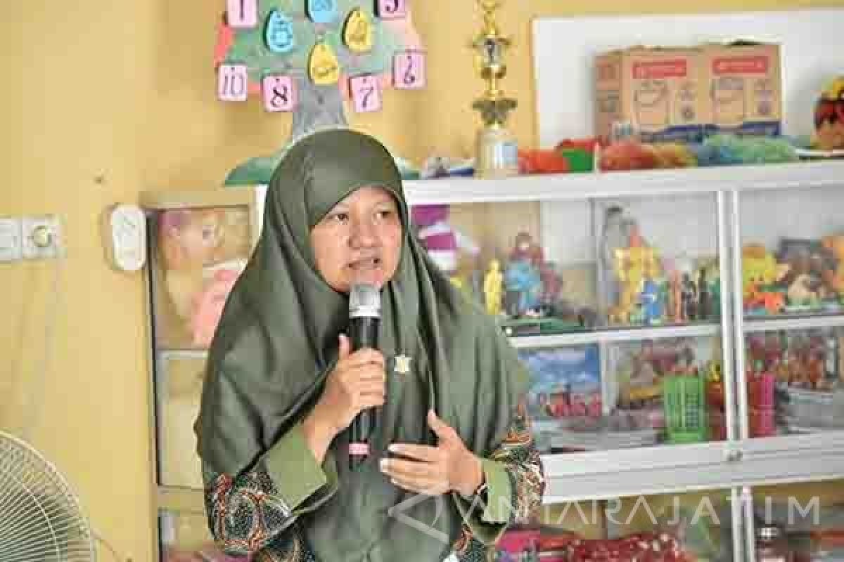 Legislator Sikapi Ribuan Guru SMA Surabaya Terancam Tak Digaji