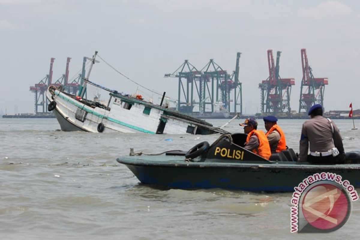 Minister does trial test of local-made radar to anticipate ship accidents