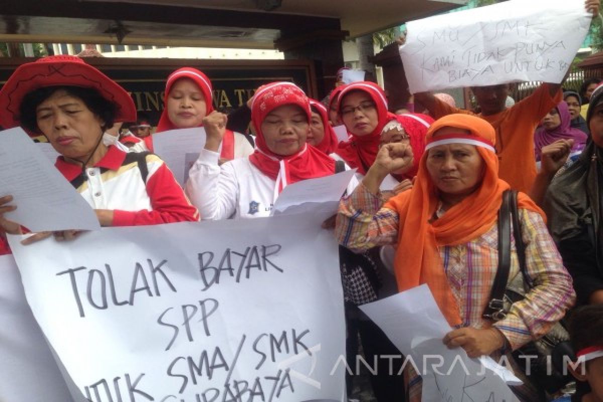 Warga Surabaya Tolak Pengelolaan SMA-SMK di Bawah Pemprov