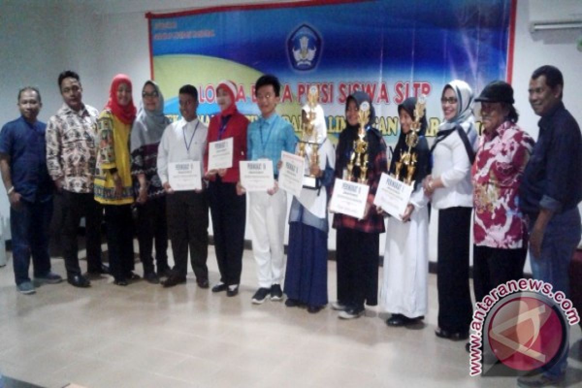  Rosyita Nuur Aulia Juara Lomba Puisi Siswa SLTP 