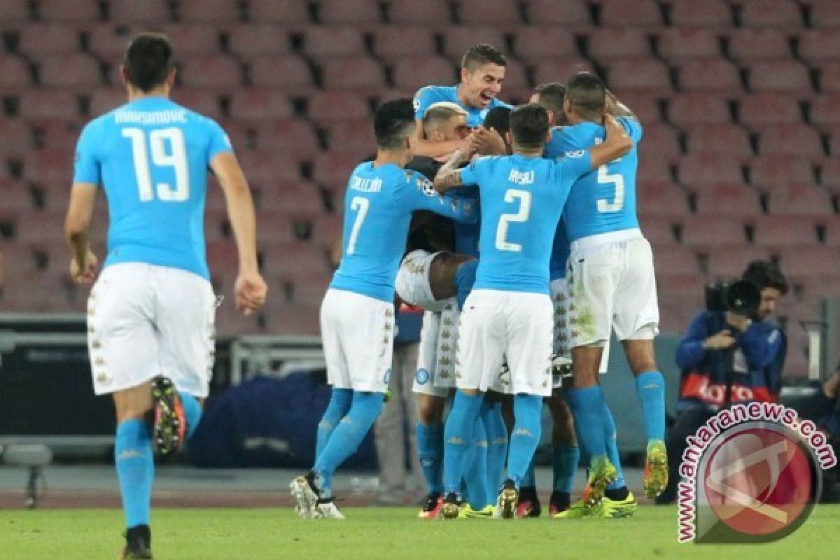 Terkam Benfica 4-2, Napoli Dominasi Grup B