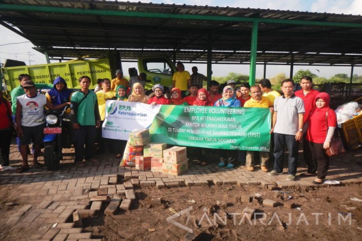 BPJS-TK Kanwil Jatim Daftarkan Pengangkut Sampah