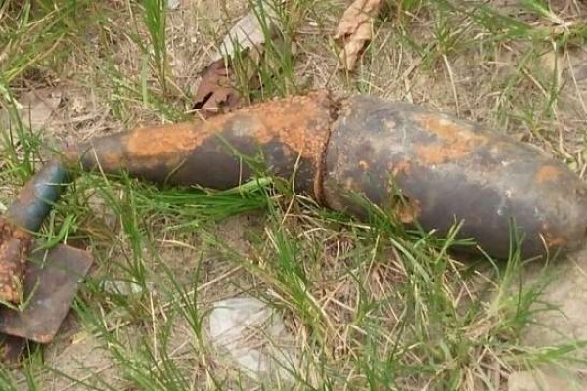 Anggota Satpol PP Temukan Mortir Di Sungai Kampar