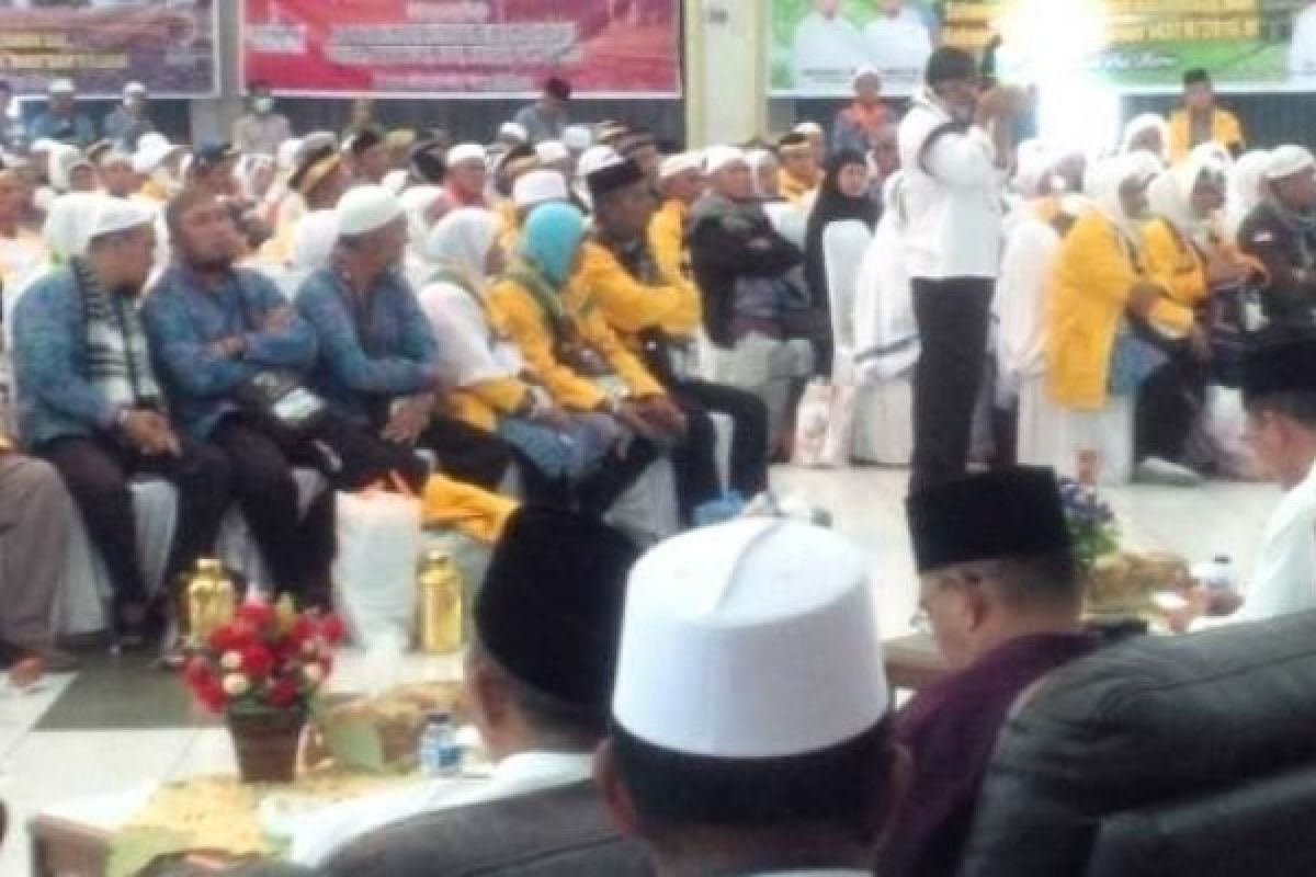 Bupati Rohil Sambut Jemaah Haji Di bandara Hang Nadim Batam