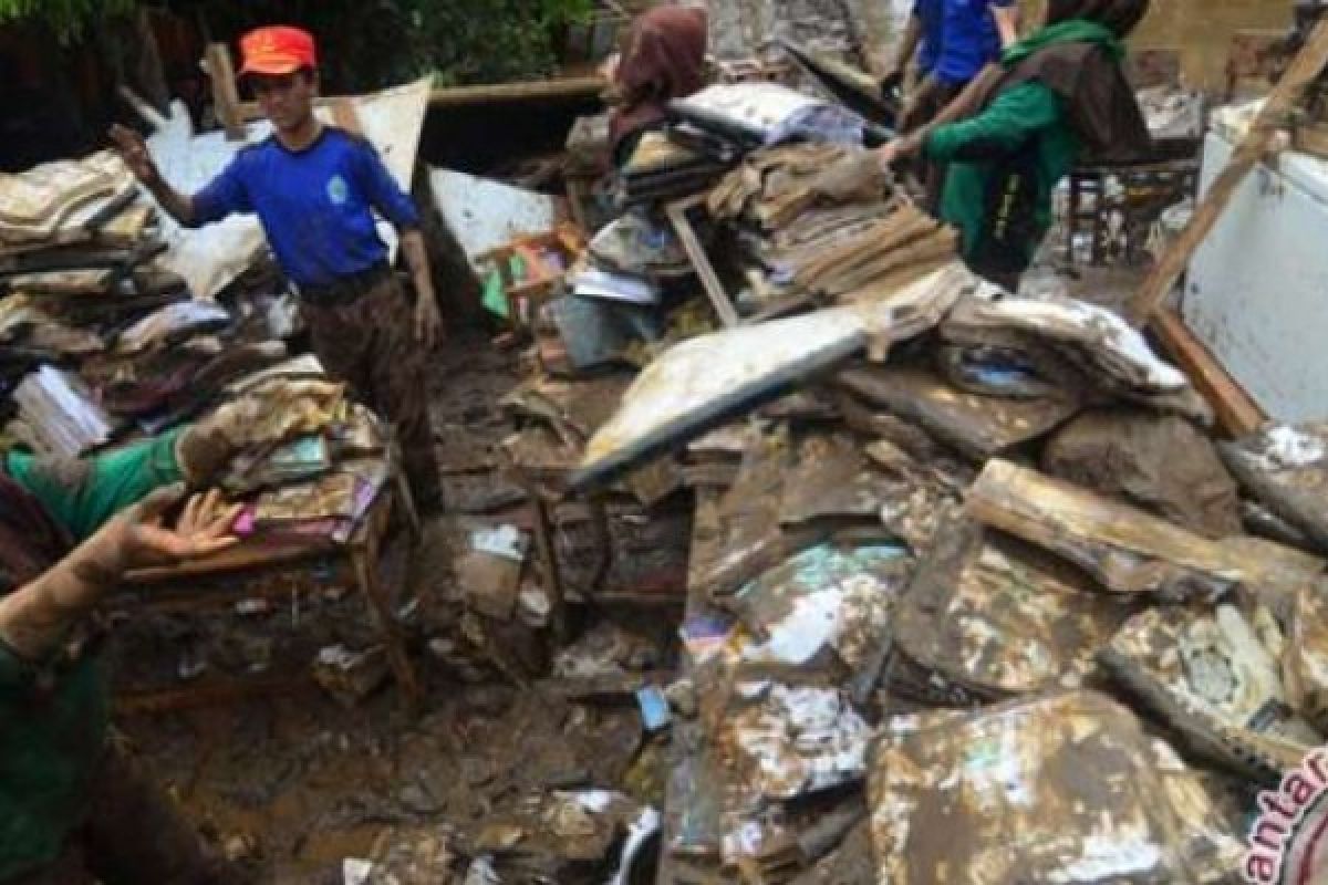 Ribuan Pelajar Korban Banjir Di Garut Membutuhkan Bantuan