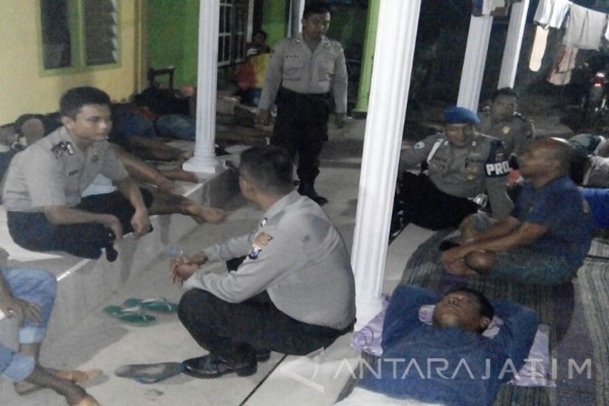 Polres Sumenep Bantu Awak Kapal hampir Tenggelam